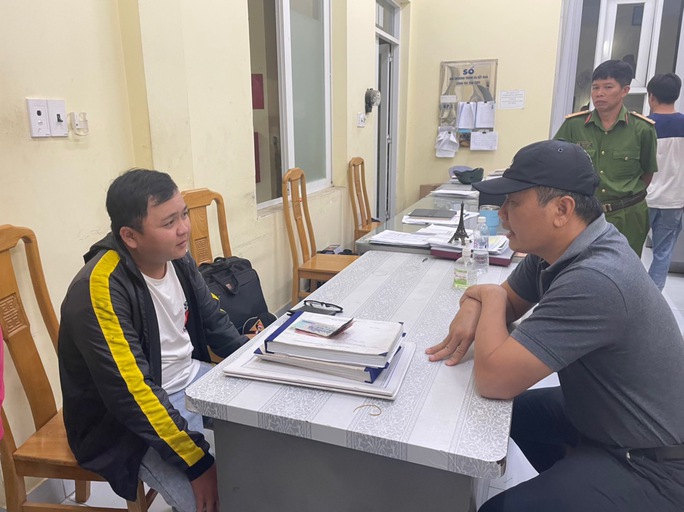 NÓNG: Công an Đồng Nai vừa bắt nghi phạm dùng súng cướp ngân hàng - Ảnh 1. NÓNG: Công an Đồng Nai vừa bắt nghi phạm dùng súng cướp ngân hàng - Ảnh 1.