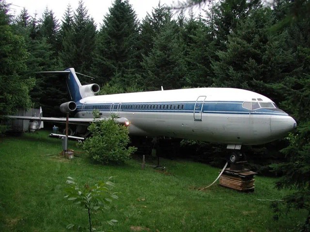 Ông cụ 73 tuổi biến máy bay Boeing cũ thành nhà, sẵn sàng đón khách đến tham quan - Ảnh 1.