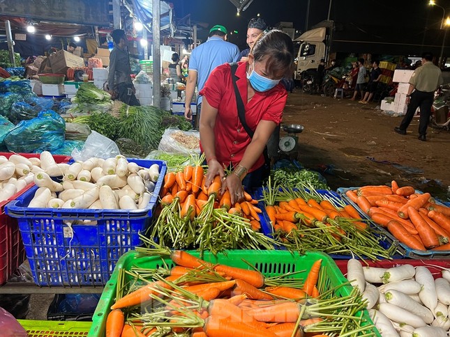 Trái cây Trung Quốc ‘đội lốt’ Thái Lan tràn ngập chợ TPHCM - Ảnh 13.