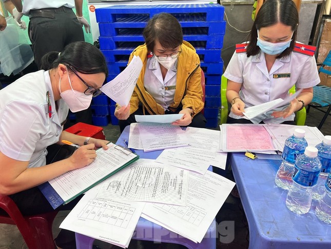 Trái cây Trung Quốc ‘đội lốt’ Thái Lan tràn ngập chợ TPHCM - Ảnh 3.