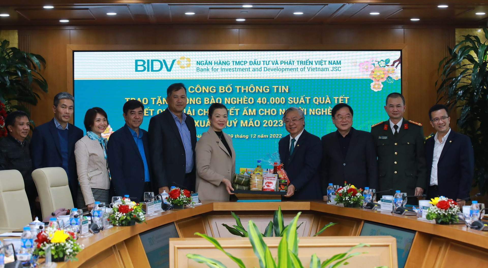 BIDV dành 20 tỷ đồng tặng quà Tết cho người nghèo Xuân Quý Mão 2023 - Ảnh 1. BIDV dành 20 tỷ đồng tặng quà Tết cho người nghèo Xuân Quý Mão 2023 - Ảnh 1.
