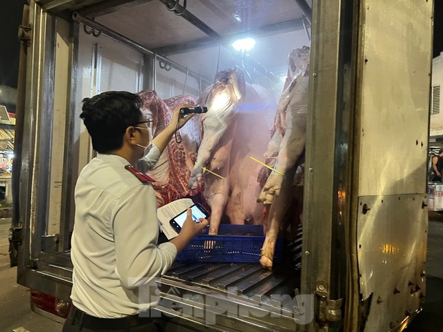 Trái cây Trung Quốc ‘đội lốt’ Thái Lan tràn ngập chợ TPHCM - Ảnh 5.