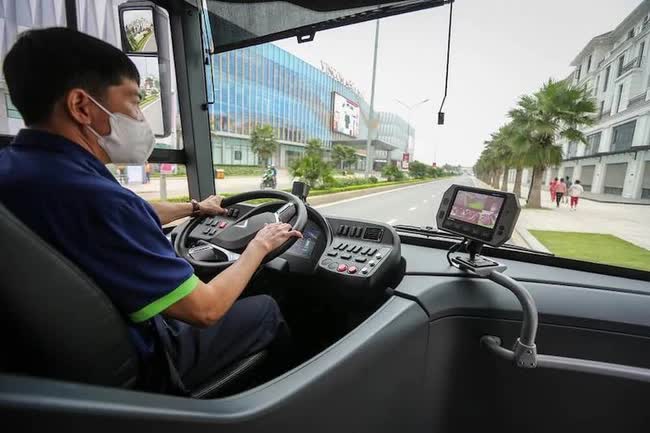 VinFast rục rịch làm bus lớn chưa từng có: 3 cửa đôi, bớt điệu hơn mẫu hiện tại - Ảnh 4. VinFast rục rịch làm bus lớn chưa từng có: 3 cửa đôi, bớt điệu hơn mẫu hiện tại - Ảnh 4.