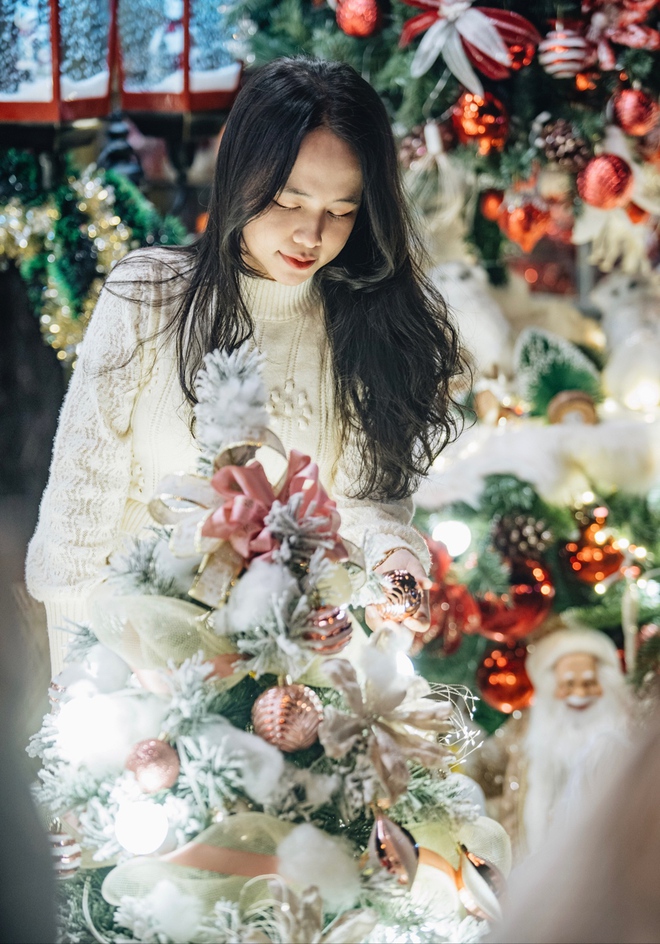 Giới trẻ Hà Nội nô nức check-in đón không khí Noel sớm trên phố Hàng Mã - Ảnh 20. Giới trẻ Hà Nội nô nức check-in đón không khí Noel sớm trên phố Hàng Mã - Ảnh 20.