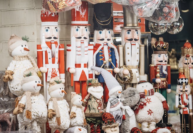 Giới trẻ Hà Nội nô nức check-in đón không khí Noel sớm trên phố Hàng Mã - Ảnh 12. Giới trẻ Hà Nội nô nức check-in đón không khí Noel sớm trên phố Hàng Mã - Ảnh 12.