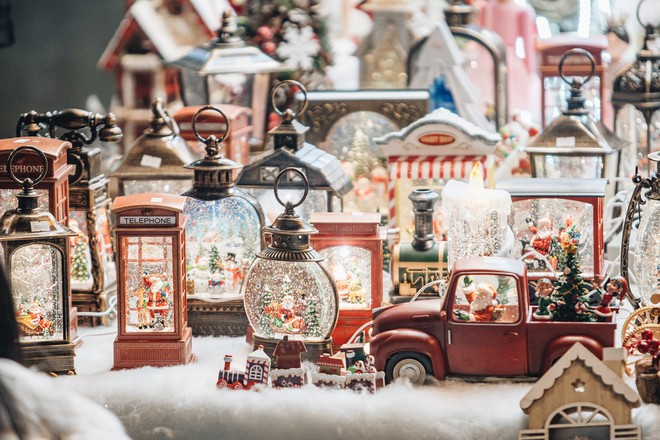 Giới trẻ Hà Nội nô nức check-in đón không khí Noel sớm trên phố Hàng Mã - Ảnh 11. Giới trẻ Hà Nội nô nức check-in đón không khí Noel sớm trên phố Hàng Mã - Ảnh 11.