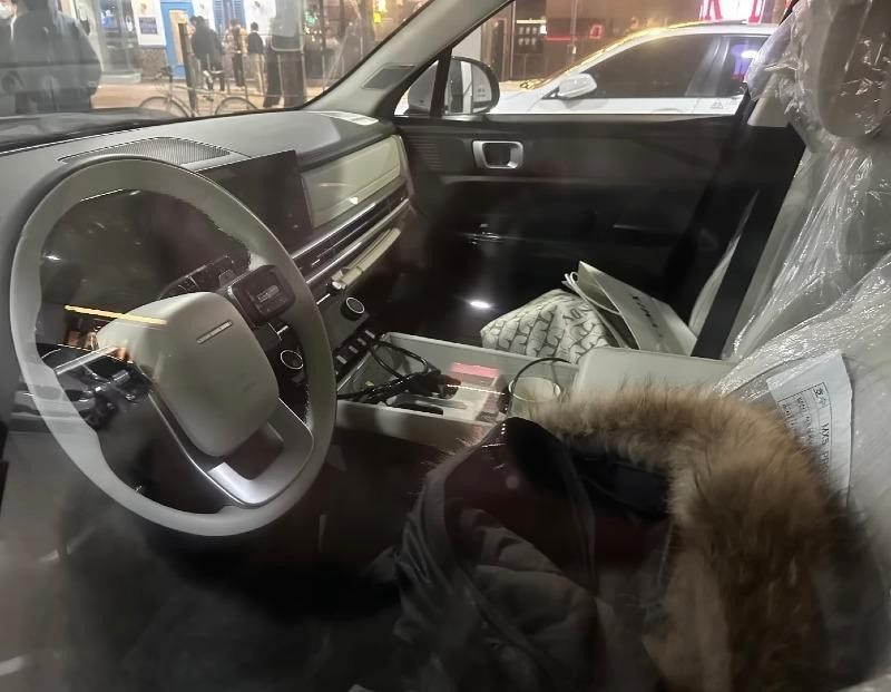 Lộ ảnh nội thất ‘như Range Rover’ của Hyundai Santa Fe mới - Ảnh 2. Lộ ảnh nội thất ‘như Range Rover’ của Hyundai Santa Fe mới - Ảnh 2.