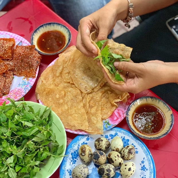  Quên lối về với chả cá cuốn rau răm, món ăn vặt đặc sản ở Bình Định - Ảnh 5.