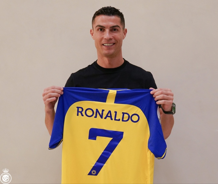 Rời Man Utd, Ronaldo gia nhập Al Nassr - Ảnh 1.