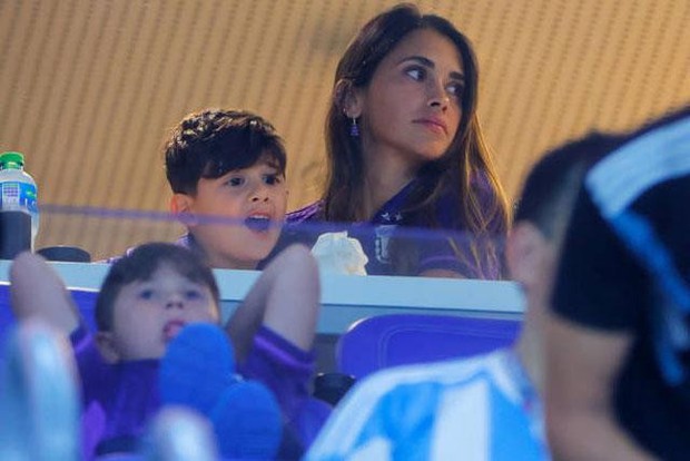  Vợ Messi hút mắt fan trong ngày M10 lập kỷ lục đáng nhớ - Ảnh 9.