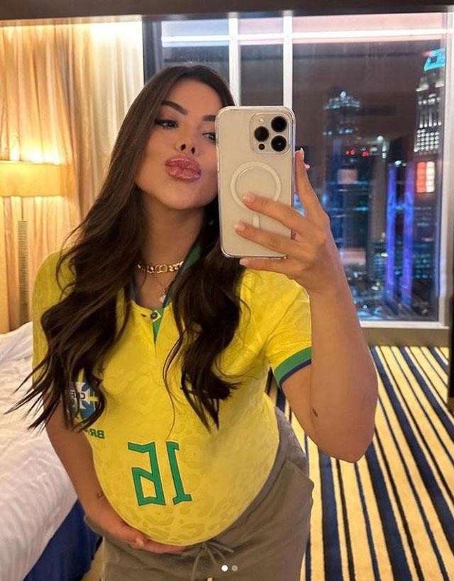 Ngắm dàn WAGs của ĐT Brazil: Từ siêu mẫu ‘nóng bỏng’ tới ca sĩ xinh đẹp - Ảnh 8.