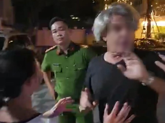 Tổng Giám đốc Bệnh viện FV bị tố say xỉn, tấn công bảo vệ khu Thảo Điền - Ảnh 2.