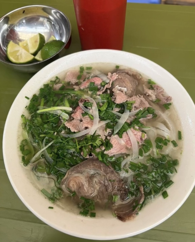 Những quán phở có giá chỉ 25.000 đồng, ngay trung tâm Hà Nội nhưng lại rất ít người biết đến - Ảnh 3.