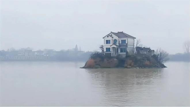 Chủ nhà ngoan cố không phá bỏ biệt thự dù được đền bù giá trên trời: Người trong cuộc hé lộ sự thật bên trong cơ ngơi 30 năm - Ảnh 1.