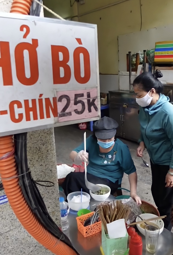 Những quán phở có giá chỉ 25.000 đồng, ngay trung tâm Hà Nội nhưng lại rất ít người biết đến - Ảnh 11.
