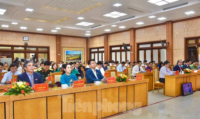 Quảng Ngãi lần đầu tiên thu ngân sách đạt trên 30.000 tỷ đồng - Ảnh 1.