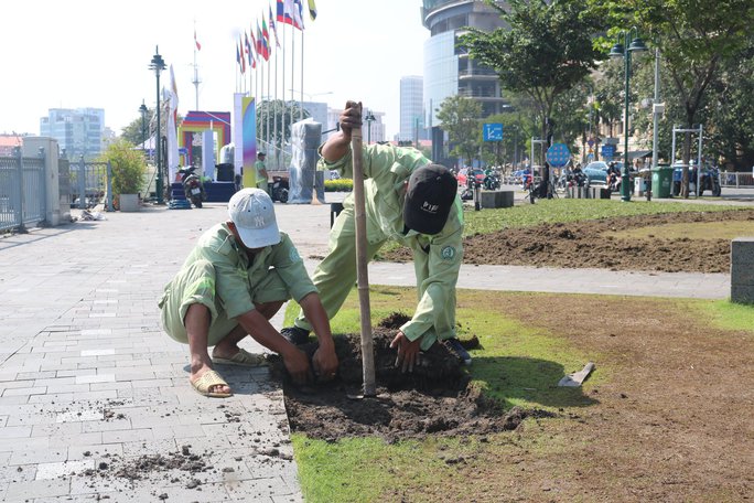 Thông tin mới vụ thảm cỏ tại công viên Bến Bạch Đằng bị hư hại nặng sau lễ hội ẩm thực - Ảnh 4.