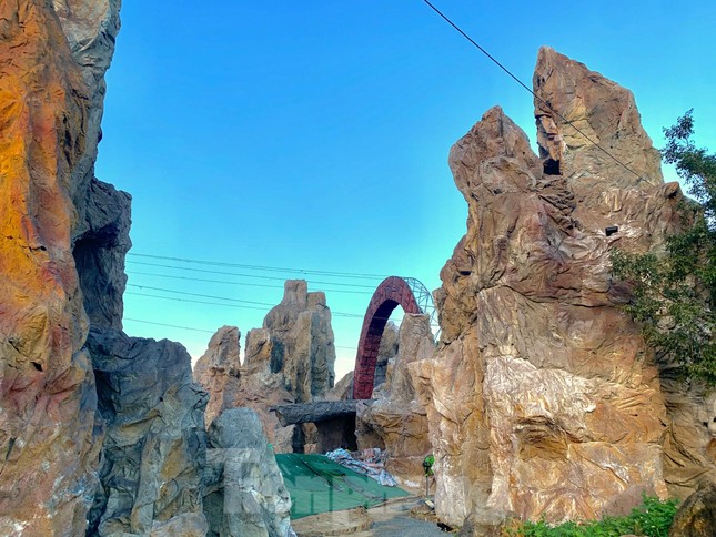 Hang đá Bê-lem khổng lồ từ hàng nghìn cây tre chào đón Giáng sinh - Ảnh 7.