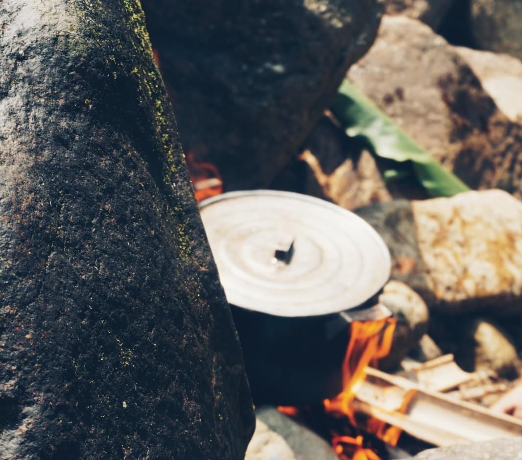 Tuyệt cảnh thác nước rồng trắng ít người biết ở Lào Cai - Ảnh 8.