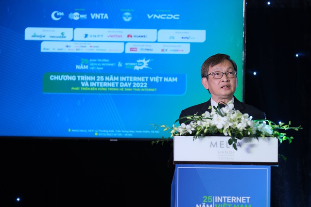 Việt Nam sau 25 năm kết nối Internet toàn cầu: Từ 200.000 lên 70 triệu người dùng, cao thứ 12 thế giới - Ảnh 1.