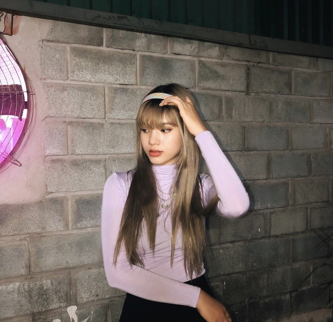 Bắt kịp xu hướng làm việc mới, nhiều quán cà phê cho mượn chuột máy tính, tai nghe, sạc... để trở thành “văn phòng thứ hai” - Ảnh 1.