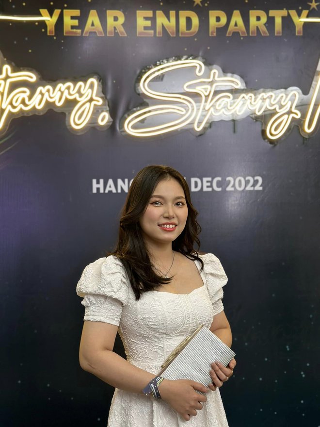 Chi 3-4 triệu đồng mua quần áo, thuê trang điểm để tỏa sáng trong tiệc công ty cuối năm - Ảnh 1.