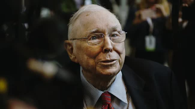 金融コースを受講したことはありませんが、98 歳の億万長者は投資の世界で伝説になりつつあることを明らかにしました。