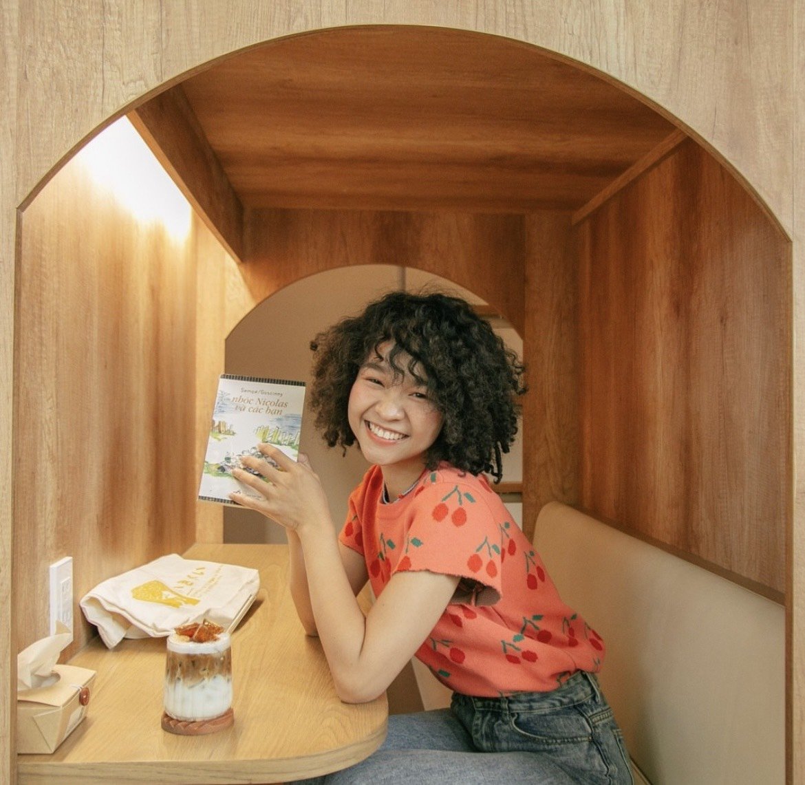 Bắt kịp xu hướng làm việc mới, nhiều quán cà phê cho mượn chuột máy tính, tai nghe, sạc... để trở thành “văn phòng thứ hai” - Ảnh 19.