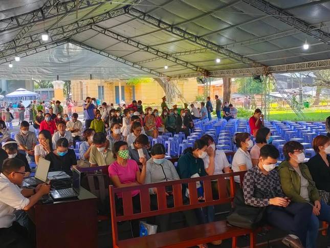 Hình ảnh ngày đầu xét xử cựu CEO Alibaba Nguyễn Thái Luyện và đồng phạm - Ảnh 15. Hình ảnh ngày đầu xét xử cựu CEO Alibaba Nguyễn Thái Luyện và đồng phạm - Ảnh 15.