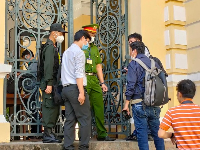 Hình ảnh ngày đầu xét xử cựu CEO Alibaba Nguyễn Thái Luyện và đồng phạm - Ảnh 6. Hình ảnh ngày đầu xét xử cựu CEO Alibaba Nguyễn Thái Luyện và đồng phạm - Ảnh 6.