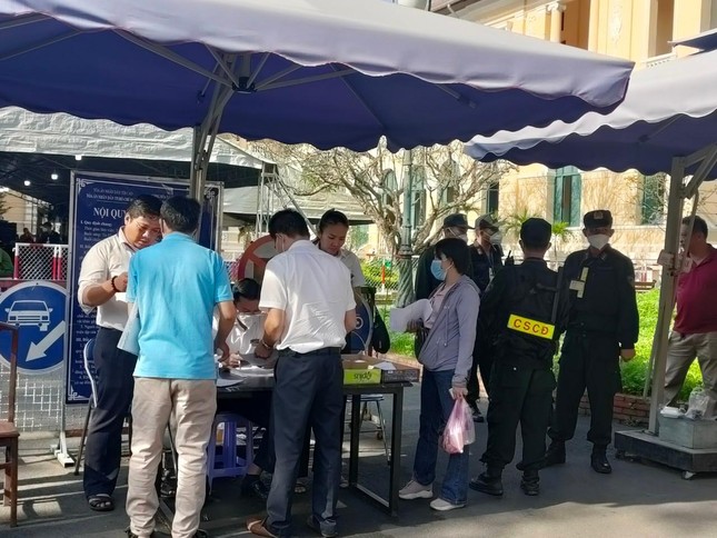 Hình ảnh ngày đầu xét xử cựu CEO Alibaba Nguyễn Thái Luyện và đồng phạm - Ảnh 5. Hình ảnh ngày đầu xét xử cựu CEO Alibaba Nguyễn Thái Luyện và đồng phạm - Ảnh 5.