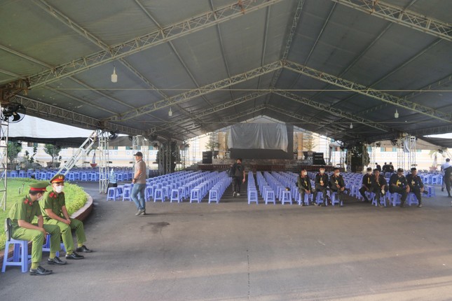 Hình ảnh ngày đầu xét xử cựu CEO Alibaba Nguyễn Thái Luyện và đồng phạm - Ảnh 4. Hình ảnh ngày đầu xét xử cựu CEO Alibaba Nguyễn Thái Luyện và đồng phạm - Ảnh 4.