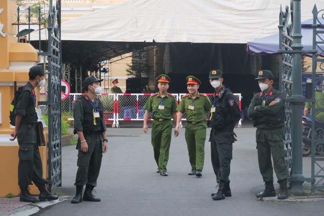 Hình ảnh ngày đầu xét xử cựu CEO Alibaba Nguyễn Thái Luyện và đồng phạm - Ảnh 1. Hình ảnh ngày đầu xét xử cựu CEO Alibaba Nguyễn Thái Luyện và đồng phạm - Ảnh 1.