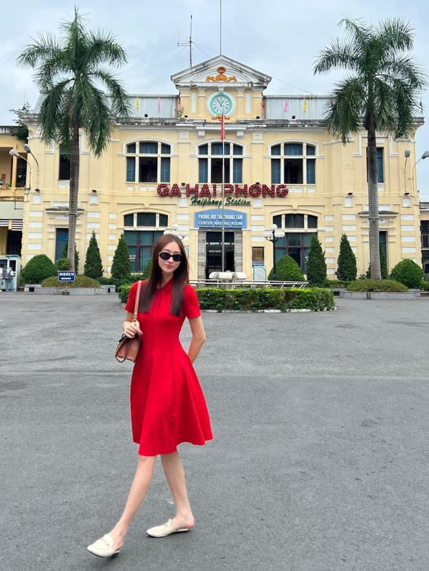 Hoa hậu Lương Thùy Linh mặc kín cổng cao tường từ khi trở thành giảng viên - Ảnh 11.
