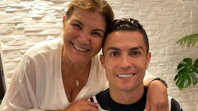 The tearful life of Ronaldo's mother: Used to want to run away from her own house, saving every penny to feed her passion - Photo 1.