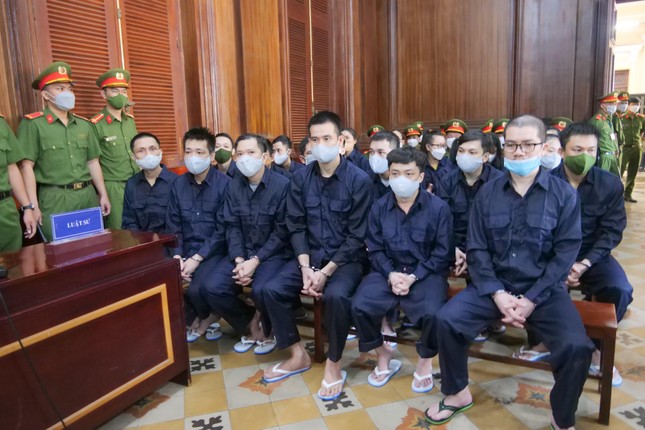 Hình ảnh ngày đầu xét xử cựu CEO Alibaba Nguyễn Thái Luyện và đồng phạm - Ảnh 11. Hình ảnh ngày đầu xét xử cựu CEO Alibaba Nguyễn Thái Luyện và đồng phạm - Ảnh 11.