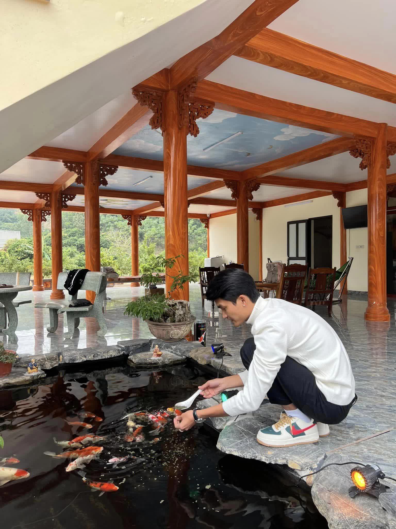 Sao nam từng bị đồn ở biệt thự 50 tỷ: Sở hữu tài sản không phải dạng vừa, nhìn nhà ở quê mới choáng - Ảnh 6.