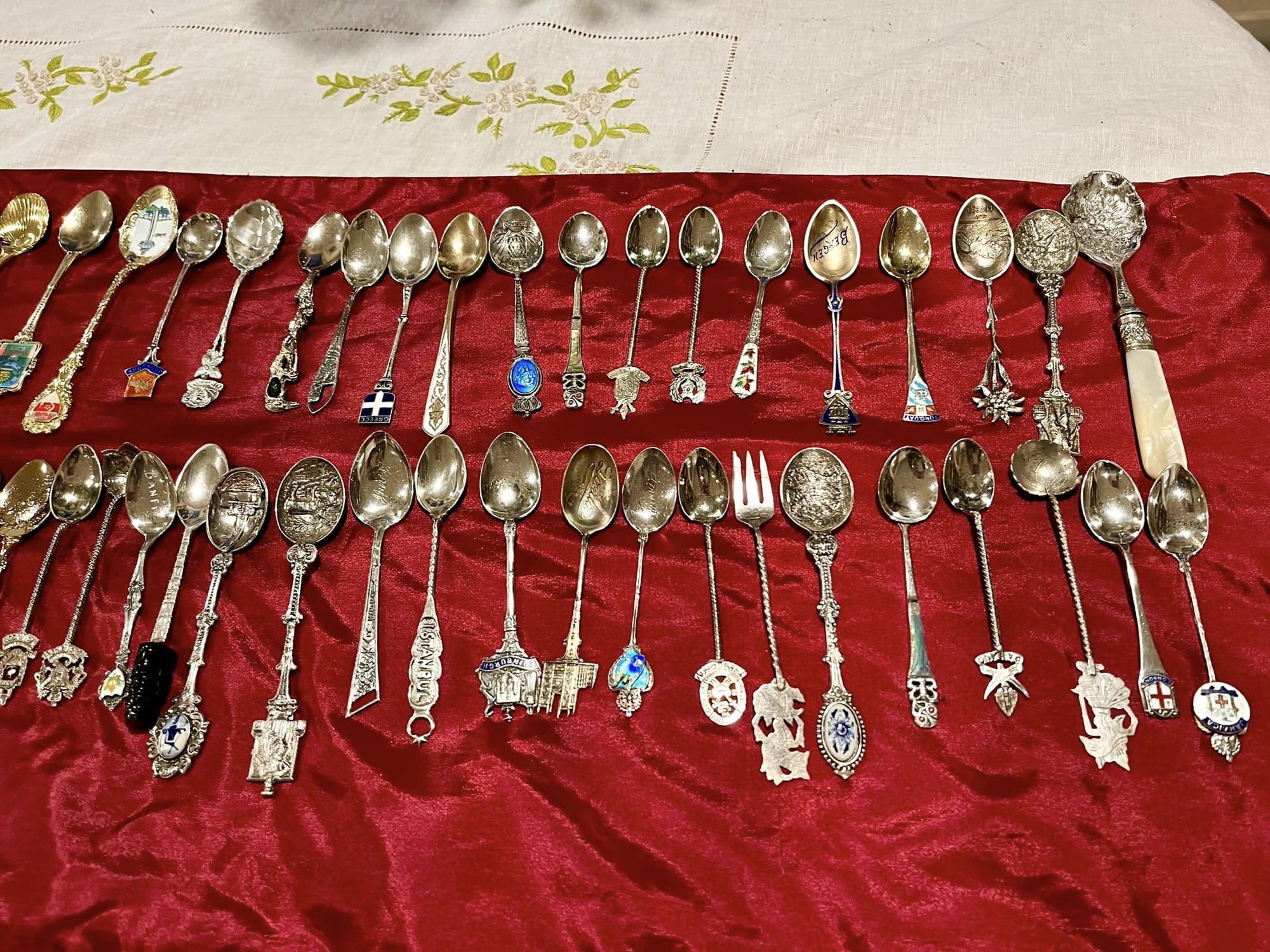 Bộ sưu tầm hơn 1000 chiếc thìa của nữ tiến sĩ người Việt: Có chiếc được làm sau Chiến tranh Thế giới thứ 2, chứa đựng nhiều nét văn hoá - Ảnh 7.