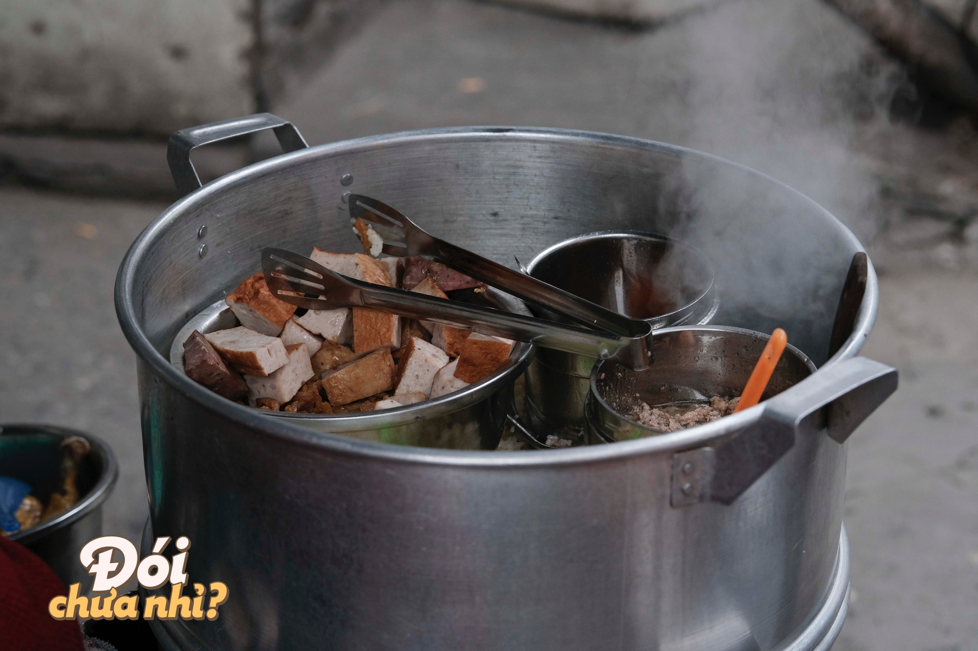 Ăn hết những món ngon từ sắn ở Hà Nội: Dân dã nhưng lại rất ấm lòng trong ngày đông lạnh - Ảnh 2.