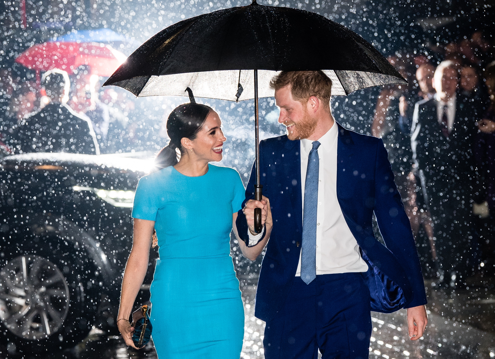 Đằng sau hợp đồng trăm triệu đô mà Vương tử Harry và Meghan thực hiện khi phát hành bộ phim tài liệu bom tấn - Ảnh 3. Đằng sau hợp đồng trăm triệu đô mà Vương tử Harry và Meghan thực hiện khi phát hành bộ phim tài liệu bom tấn - Ảnh 3.