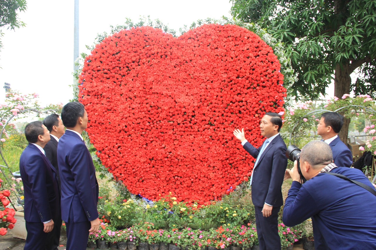 Khai mạc Lễ hội hoa và Festival nông sản, sản phẩm OCOP tại huyện Mê Linh - Ảnh 3.