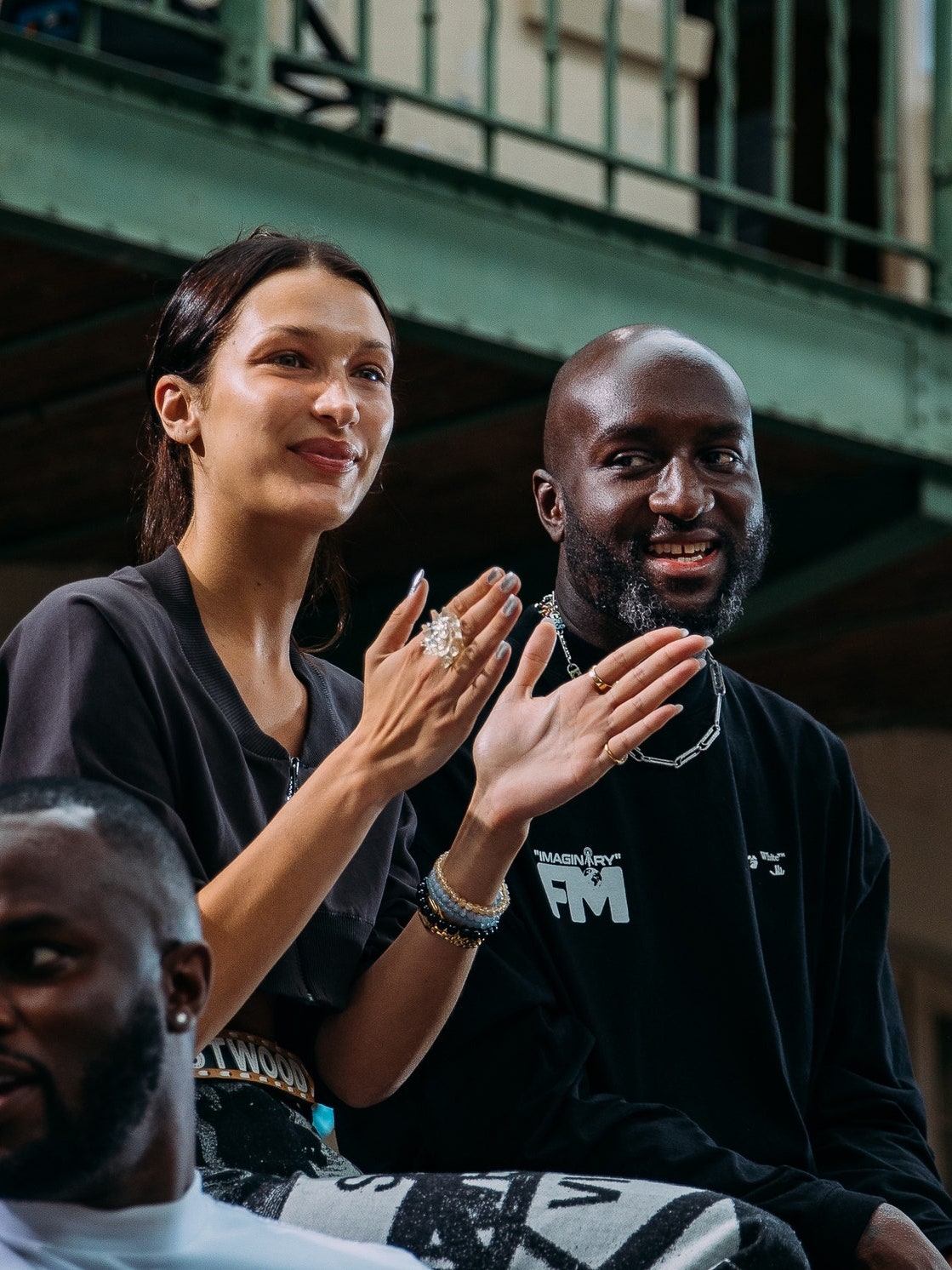 Dân chơi đẳng cấp sẵn sàng bỏ ra 8 tỷ đồng để sở hữu đôi giày Louis Vuitton x Nike, nhà mốt bán 200 đôi thu về số tiền khủng: Nhìn tận mắt mới thấy xứng đáng phá vỡ nhiều kỷ lục - Ảnh 3. Dân chơi đẳng cấp sẵn sàng bỏ ra 8 tỷ đồng để sở hữu đôi giày Louis Vuitton x Nike, nhà mốt bán 200 đôi thu về số tiền khủng: Nhìn tận mắt mới thấy xứng đáng phá vỡ nhiều kỷ lục - Ảnh 3.