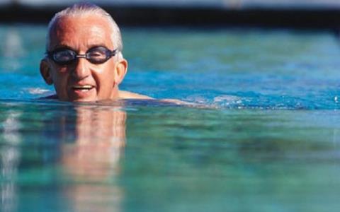 2 môn thể thao giúp tăng miễn dịch cực hiệu quả, bác sĩ 80 tuổi vẫn sung sức khỏe mạnh nhờ tập đều đặn: kiên trì thì tuổi thọ sẽ không ngắn - Ảnh 2.