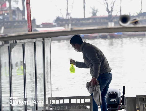  Chùm ảnh: Người dân tại khu du lịch chùa Hương hối hả chuẩn bị thuyền đò đón khách - Ảnh 6.