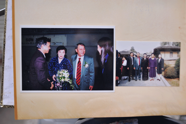 Những câu chuyện tình yêu cho người trẻ thêm niềm tin vào hôn nhân: Từ cô gái Triều Tiên đợi 31 năm để lấy chồng Hà Nội đến ông lão “nhặt” được vợ 50 năm sống ở bãi giữa sông Hồng - Ảnh 17.