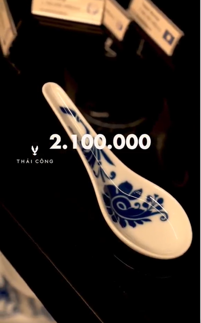 NTK Thái Công lại tiếp tục tạo sóng trên MXH khi giới thiệu bộ bát đĩa đắt đỏ: 400 triệu tiền bát đĩa cho bàn ăn 12 người, đọc giá từng món lại càng choáng  - Ảnh 4.