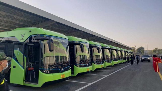  TPHCM cho phép Vinbus thí điểm 5 tuyến xe buýt điện  - Ảnh 1.