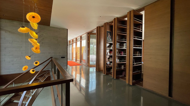 Ngôi nhà theo phong cách Ấn Độ, rộng thênh thang, kết hợp độc đáo giữa gỗ và kính mở ra cuộc đối thoại năng động với thiên nhiên - Ảnh 20.