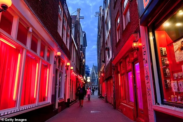 Amsterdam mở trụ sở năm tầng phục vụ ngành công nghiệp không khói trứ danh của thành phố - Ảnh 4.