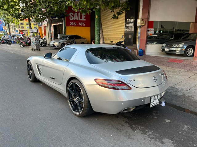 Ông trùm cà phê Đặng Lê Nguyên Vũ tái xuất, cầm lái Mercedes-Benz SLS AMG, có thể có kèo siêu xe gây chấn động - Ảnh 1.